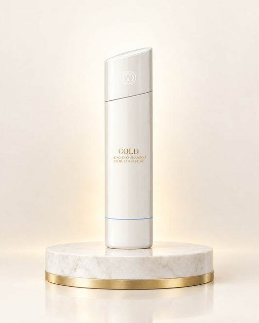 GOLD Haircare Hydration Shampoo 250 ml auf weißem Marmorpodest mit Goldrand