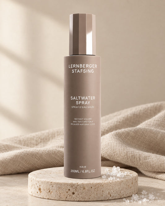 Lernberger Stafsing Saltwater Spray 200 ml Meersalzspray auf Travertin-Sockel mit Salzkristallen
