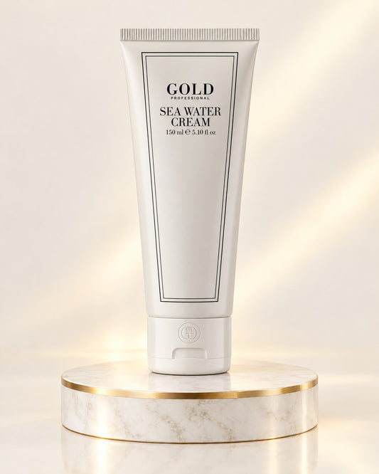 GOLD Haircare Sea Water Cream 150 ml auf weißem Marmorpodest mit Goldrand